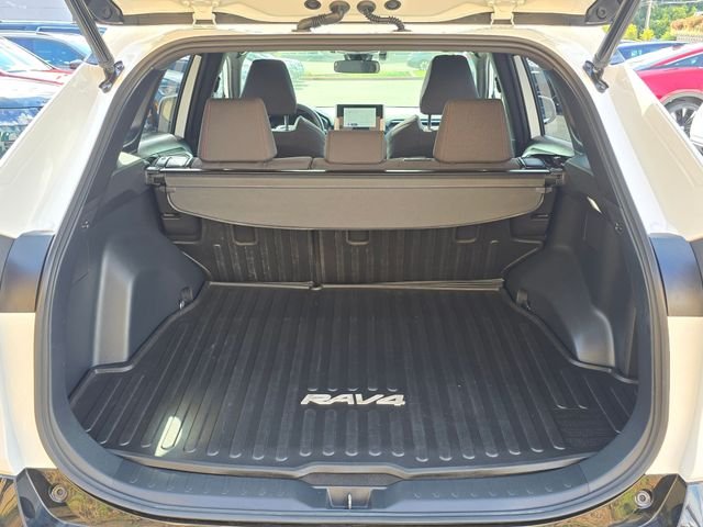 2023 Toyota RAV4 SE - Photo 14
