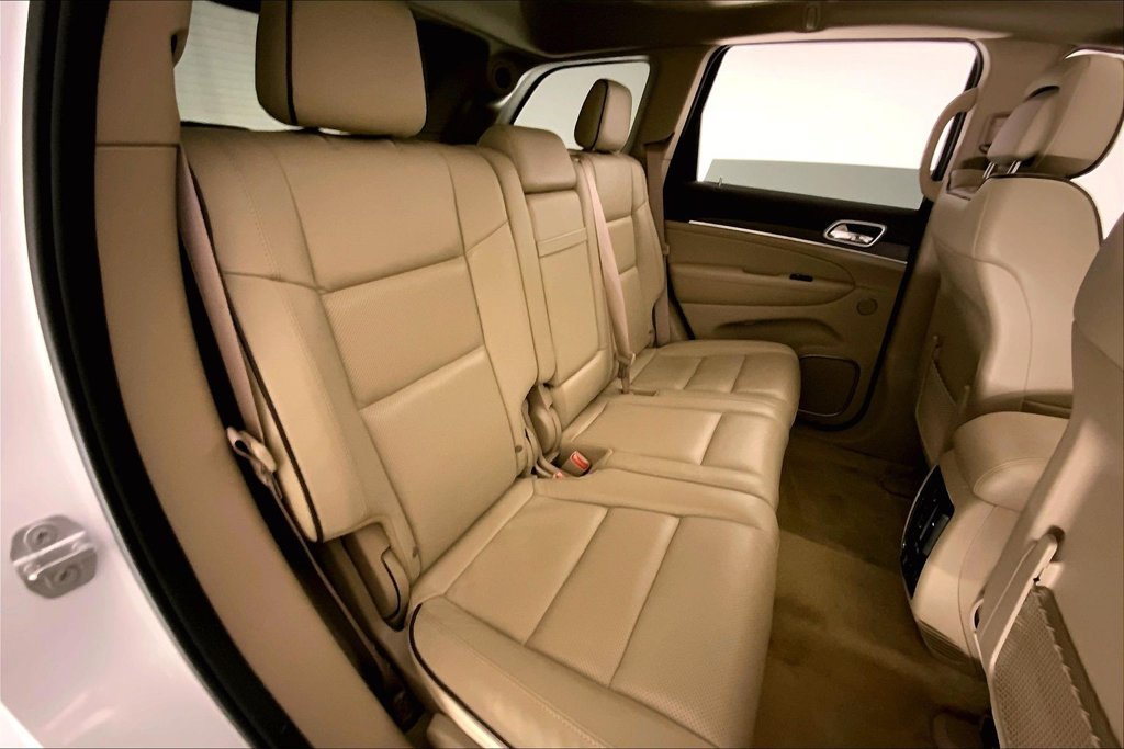 Used 2018 Ivory Jeep Overland image 15