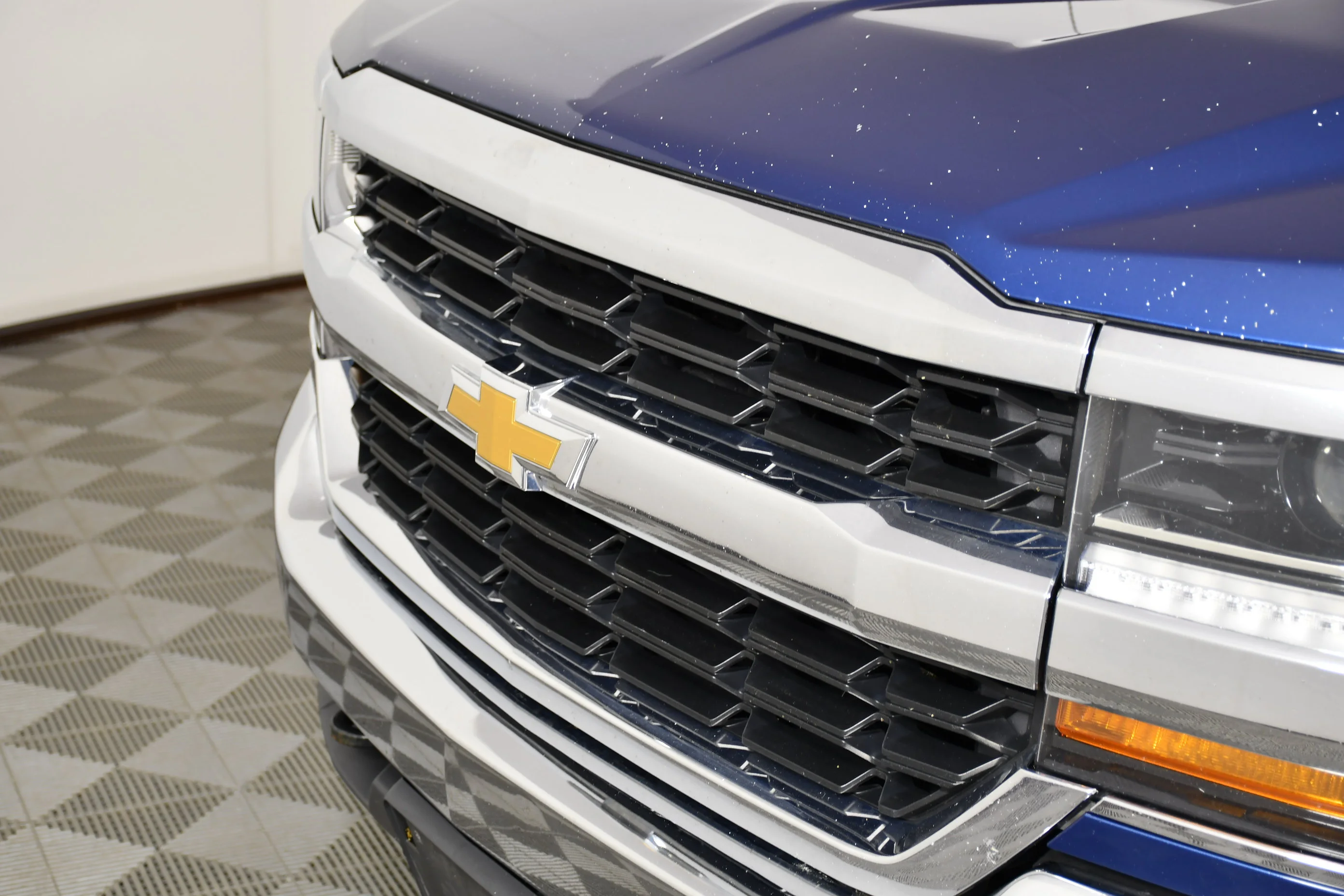 Used 2018 Deep Ocean Blue Metallic Chevrolet LT image 11