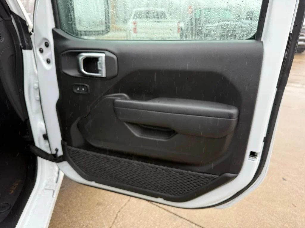 New 2026 Bright White Clear-Coat Exterior Paint Jeep Sport image 17