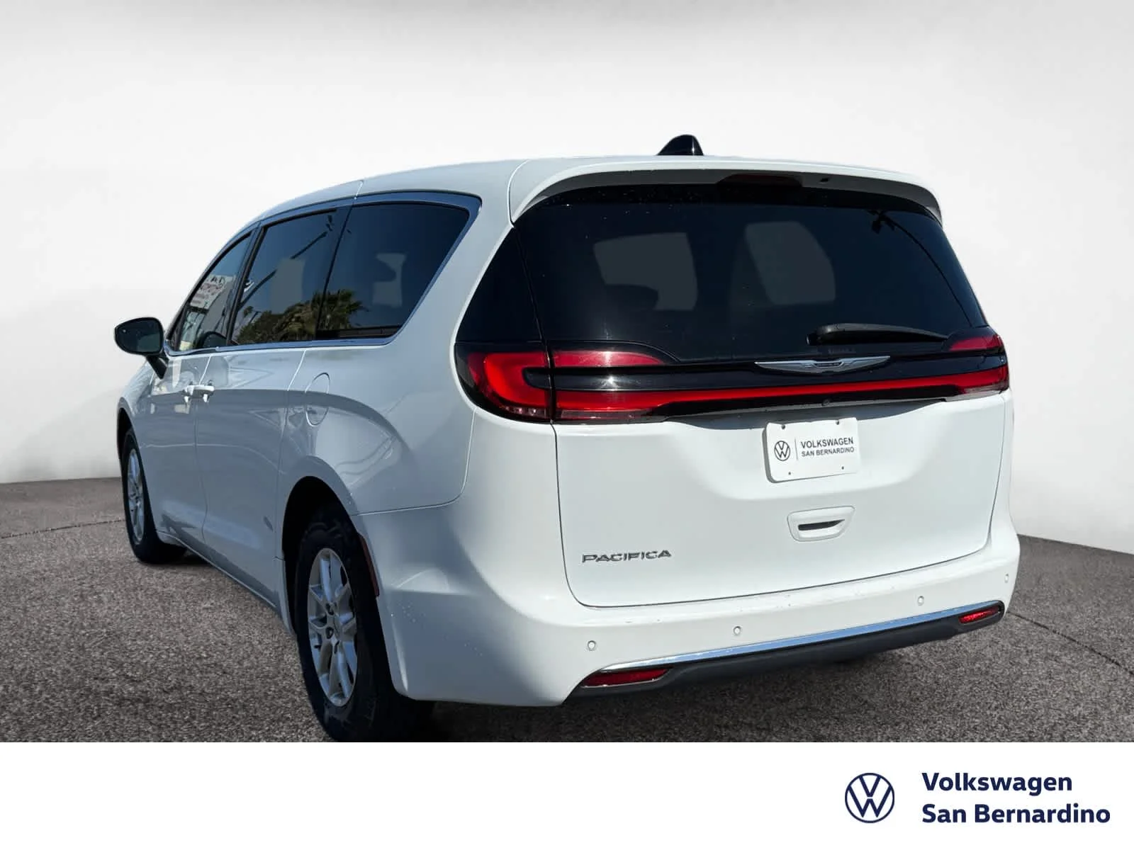 Used 2023 Bright White Clearcoat Chrysler Touring L image 7