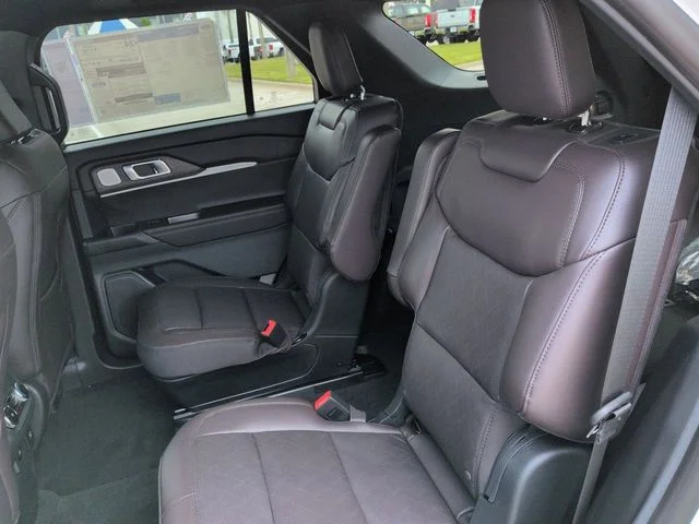 New 2026 Star White Metallic Tri-Coat Ford Platinum™ image 14