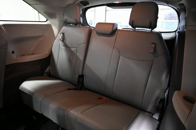 2023 Toyota Sienna XLE - Photo 13