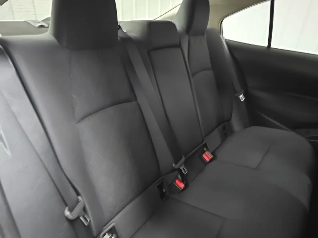 Used 2020 White Toyota LE image 16