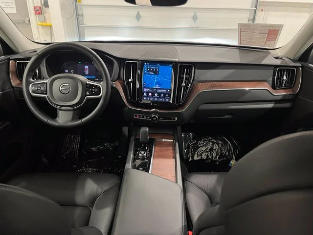 Used 2024 Onyx Black Volvo Plus image 12