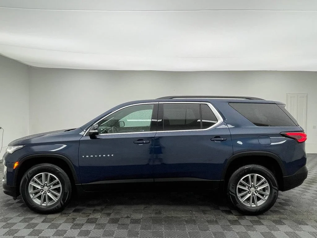 Used 2023 Northsky Blue Metallic Chevrolet LT Cloth image 13