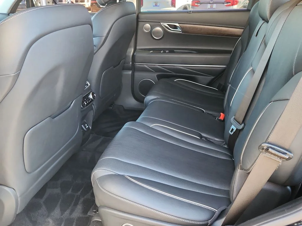 Used 2021 Black Genesis 2.5T image 11