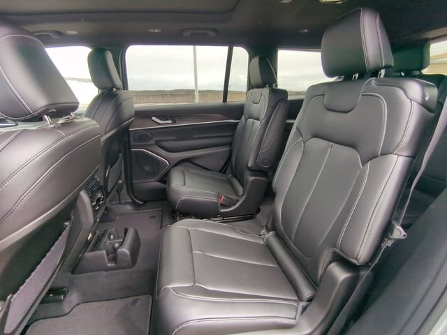 New 2026 Silver Zynith Exterior Paint Jeep Limited image 15