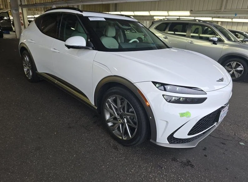 Used 2023 White Genesis Advanced image 4