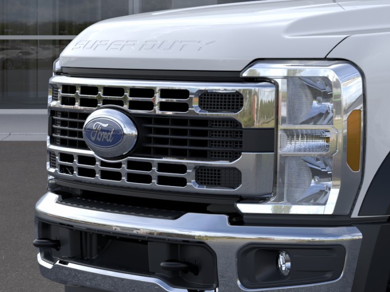 New 2026 Oxford White Ford F-550® XLT image 17
