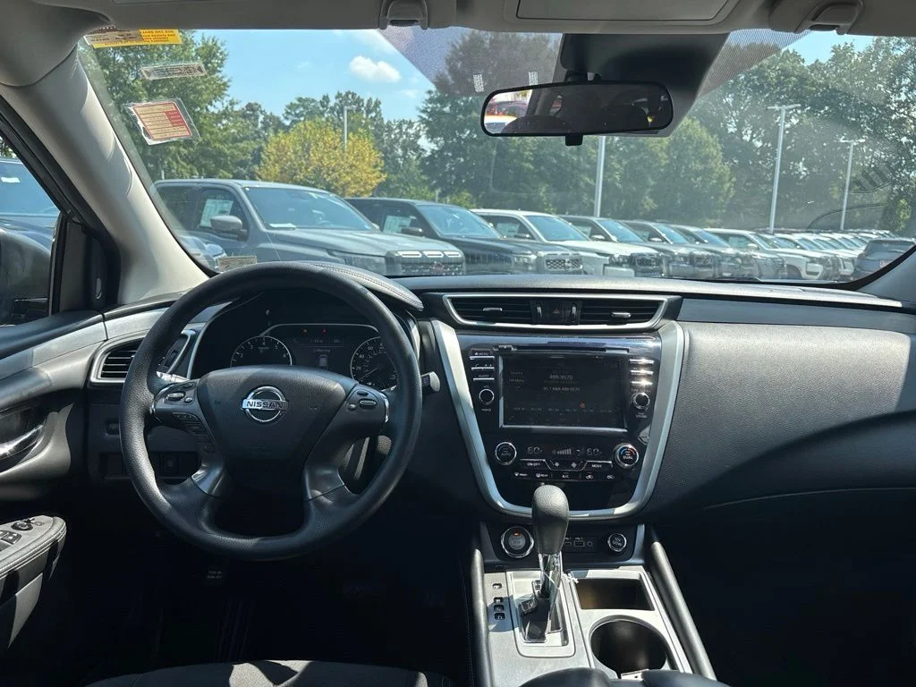 Used 2020 Gray Nissan S image 8