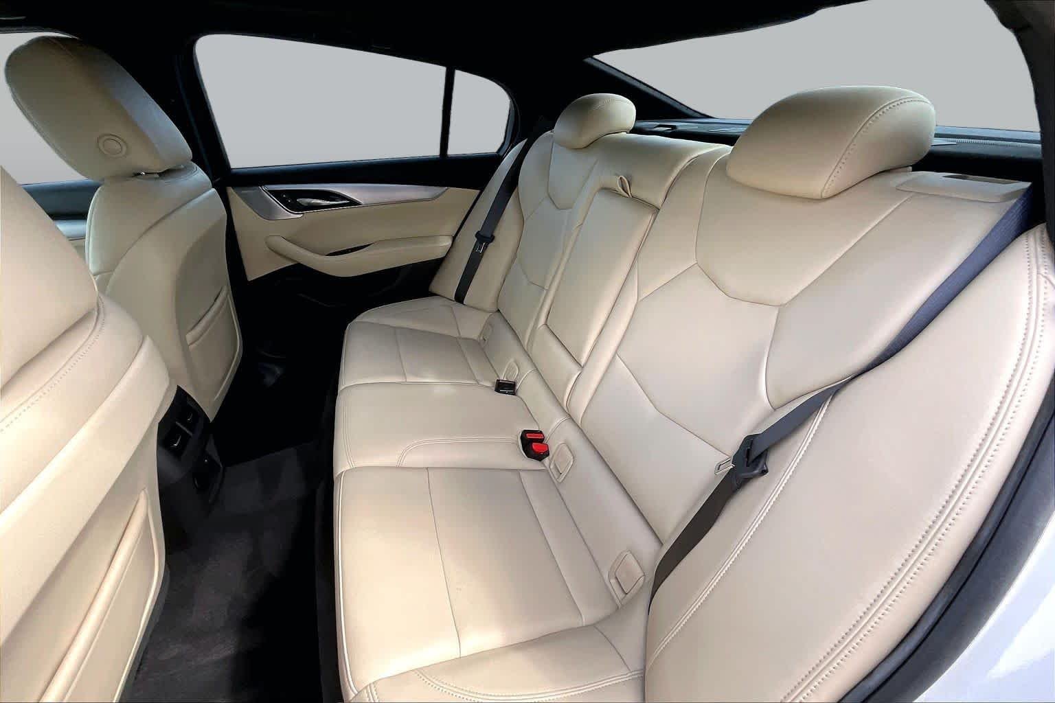 Used 2023 Crystal White Tricoat Cadillac Luxury image 18