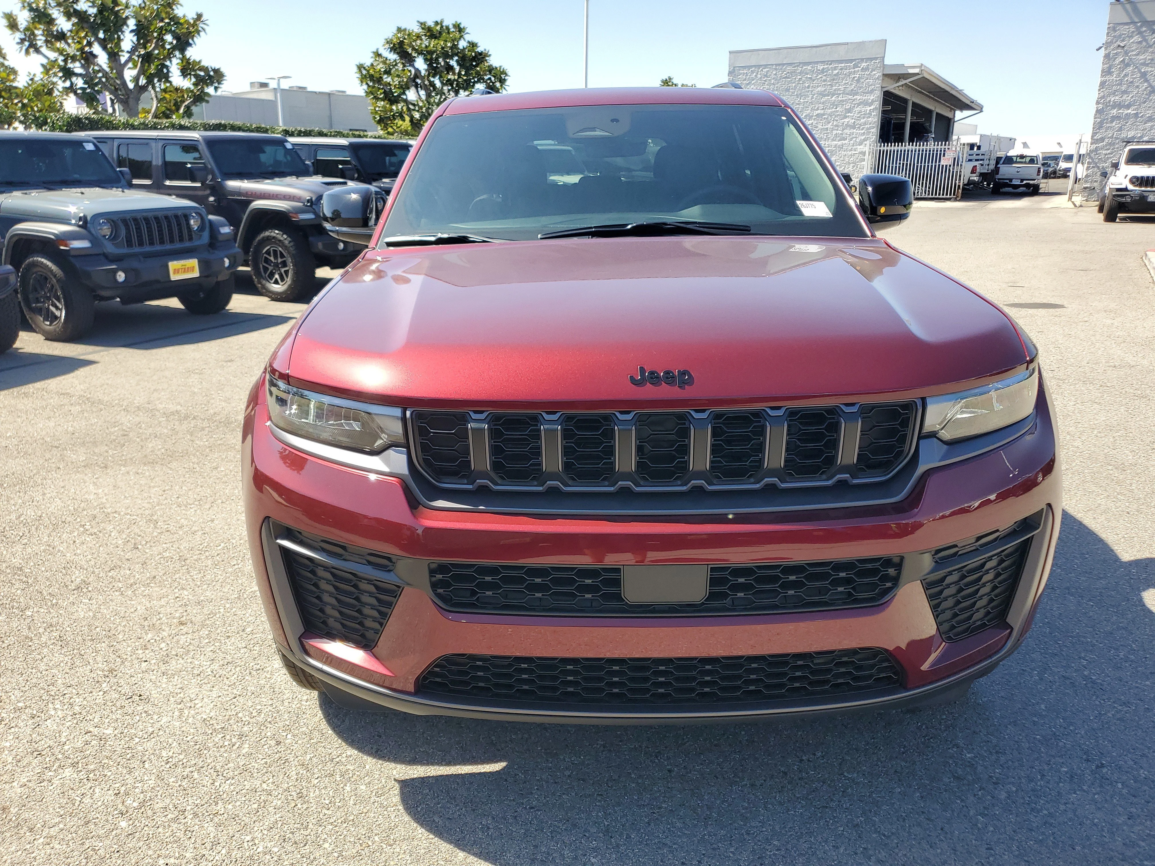 New 2026 Velvet Red Pearl-Coat Exterior Paint Jeep Altitude image 9