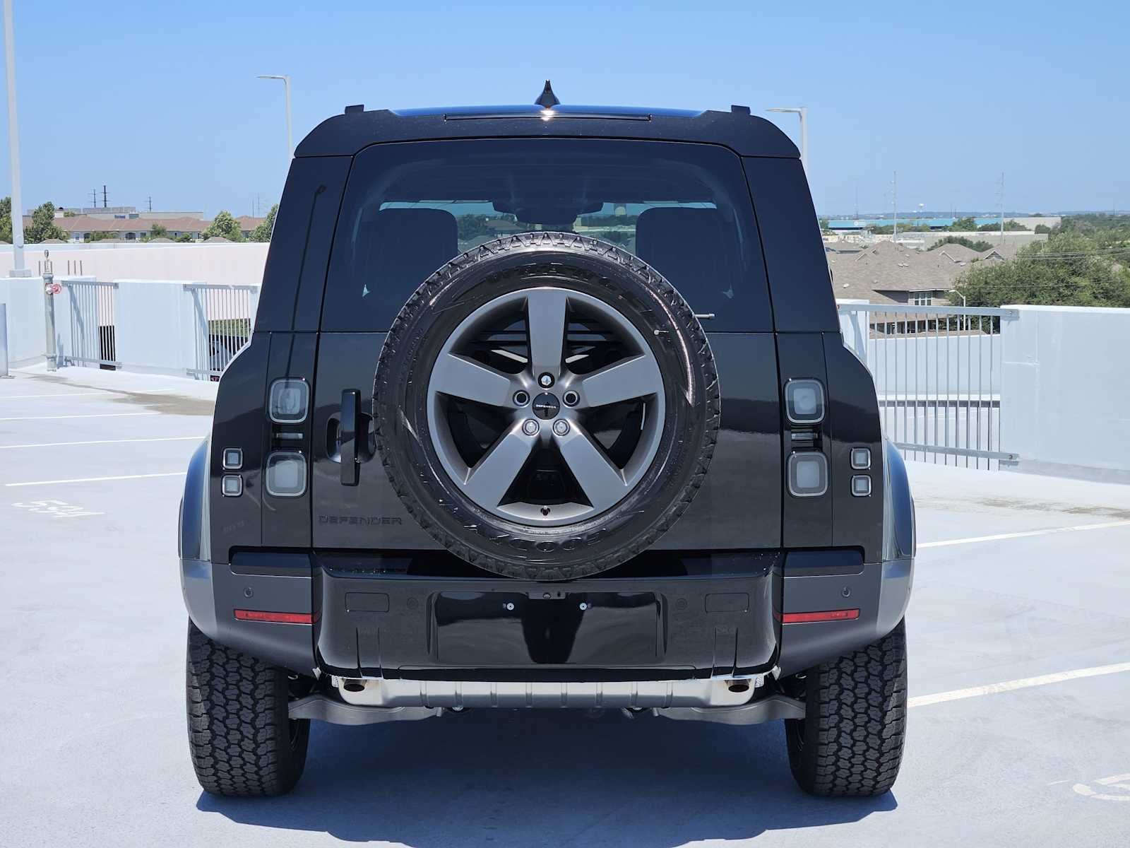 New 2026 Santorini Black LAND ROVER S image 6