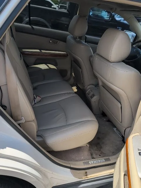 Used 2005  Lexus 330 image 17