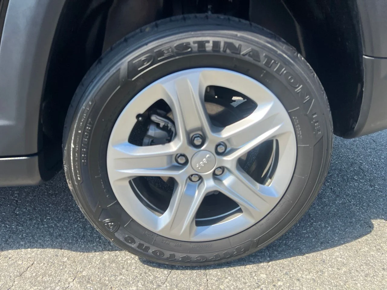 Used 2023 Black Jeep Latitude image 10