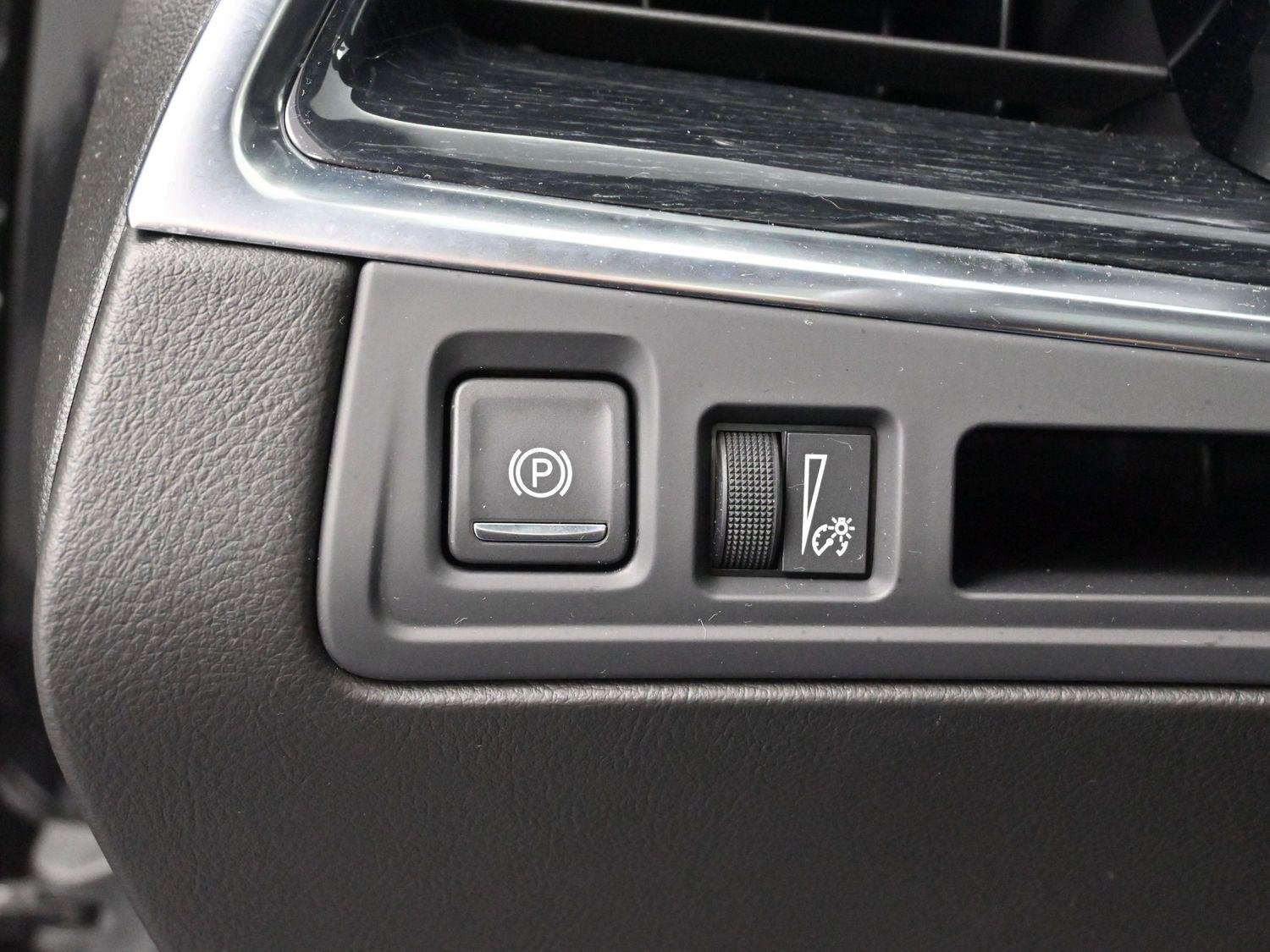 Used 2025 Stellar Black Metallic Cadillac Premium Luxury image 29