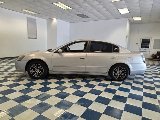 Used 2006 Silver Nissan 2.5 S image 4