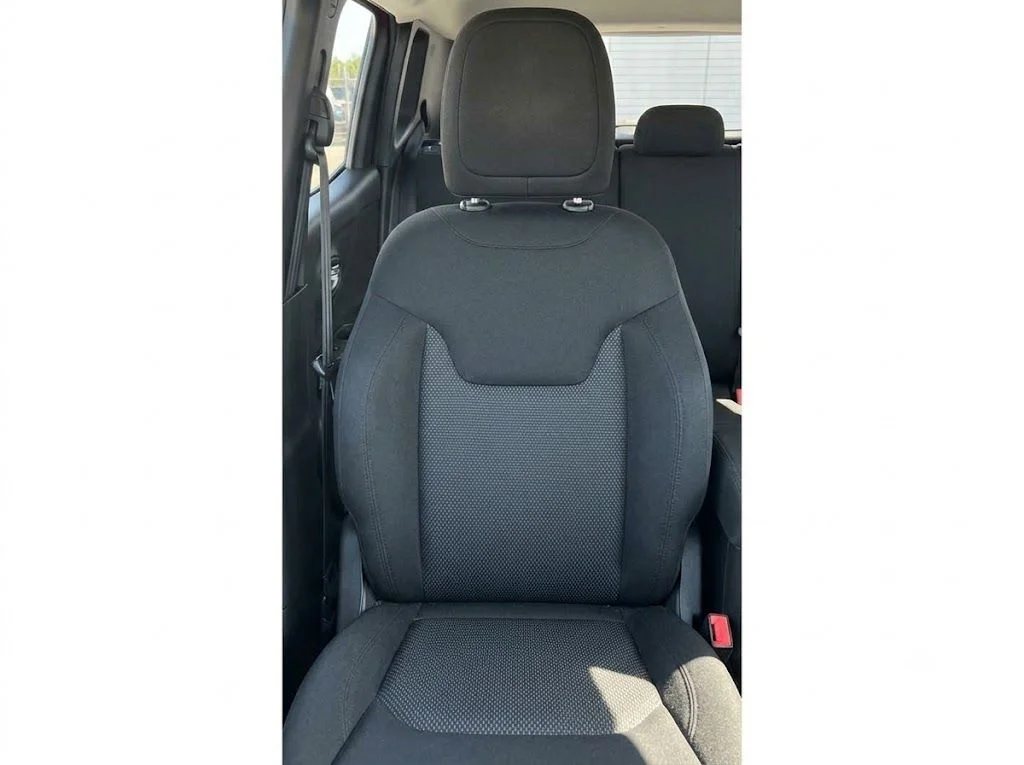 Used 2015 Red Dodge SXT image 7