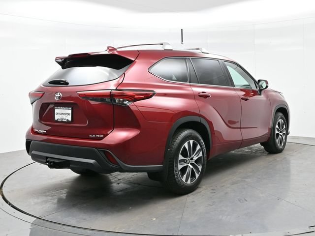 Used 2022 Ruby Flare Pearl Toyota XLE image 7
