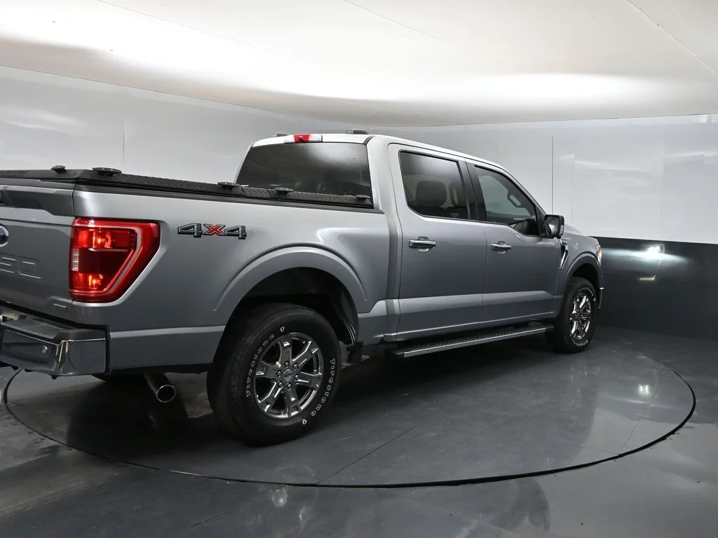Used 2021 Silver Ford XLT image 2