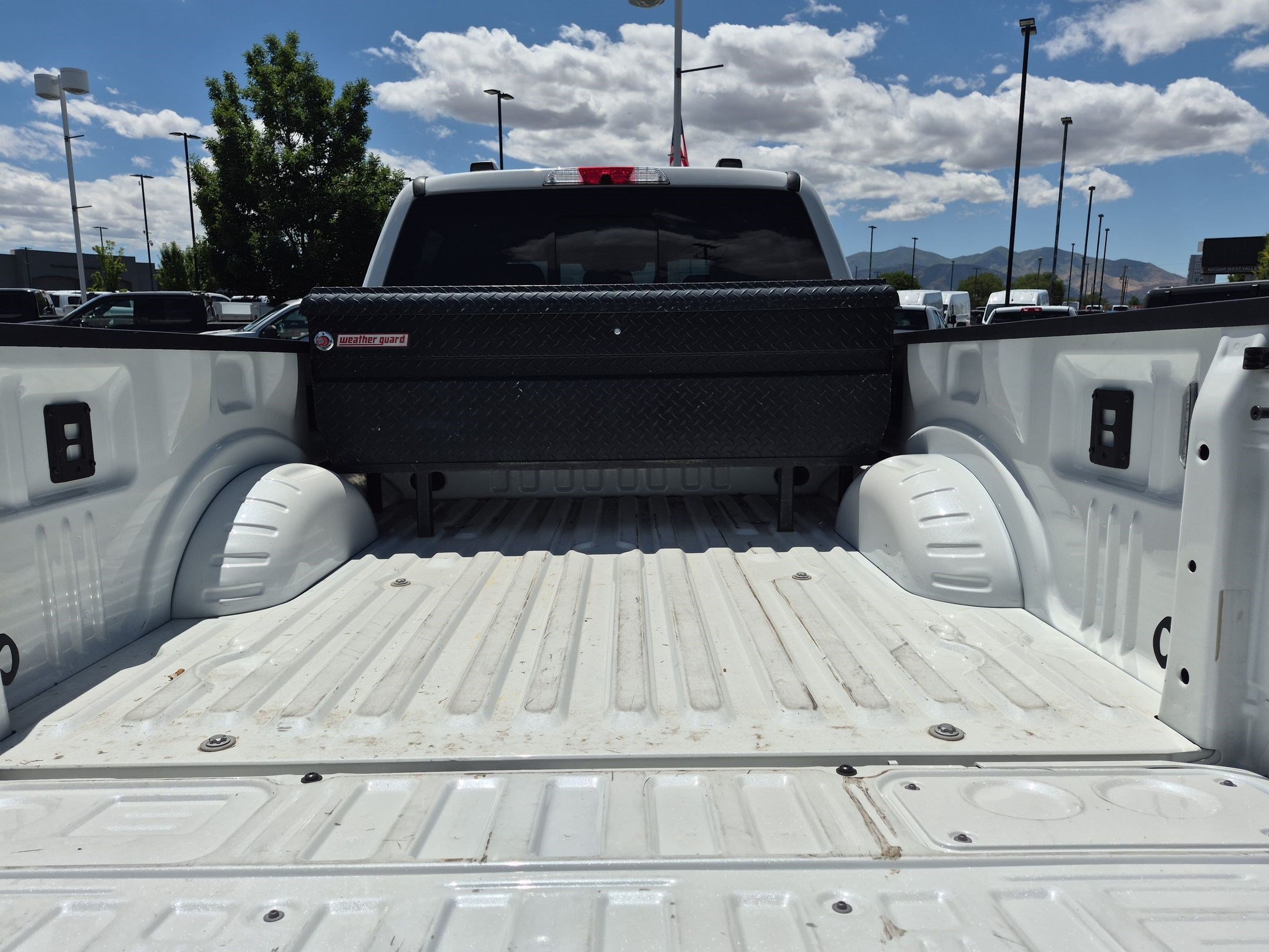 Used 2024 White Metallic Ford LARIAT image 30