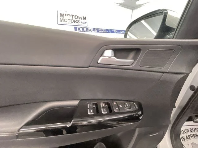 Used 2017 Sparkling Silver Kia SX image 13