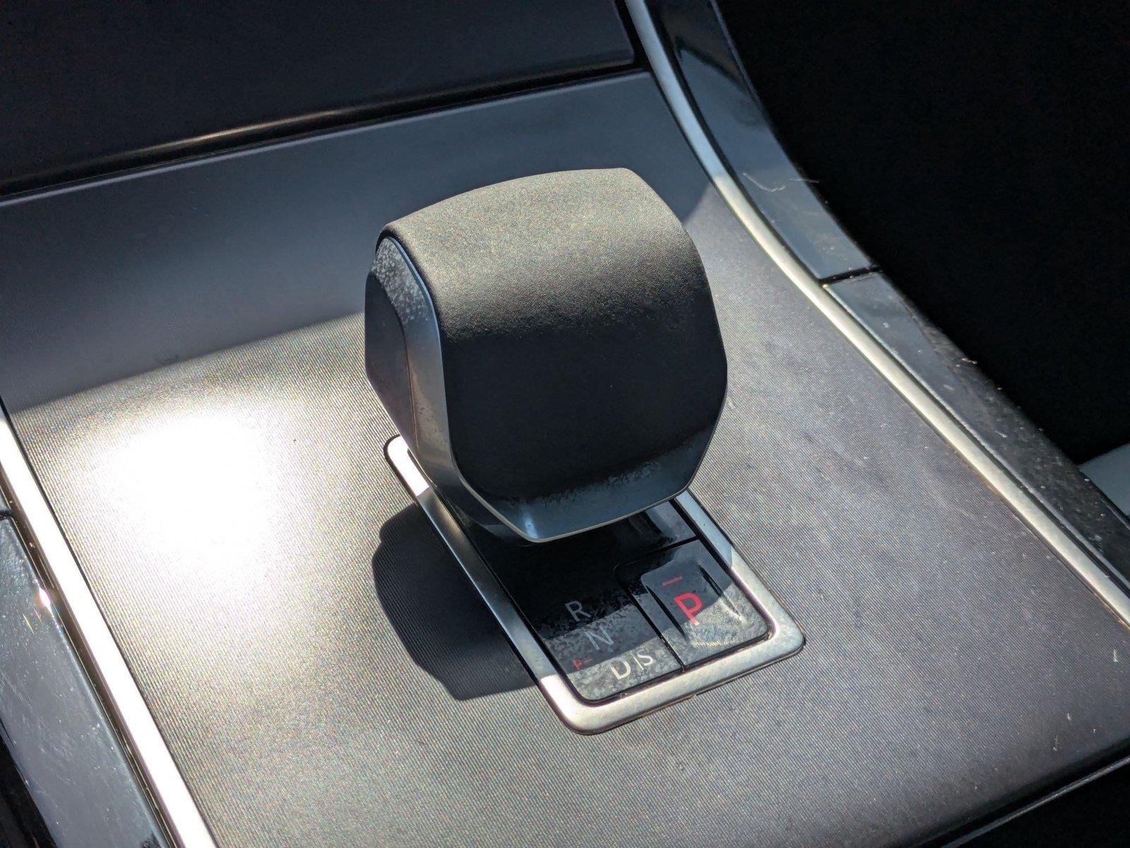 Used 2026 Arroios Grey Metallic Land Rover Dynamic SE image 22