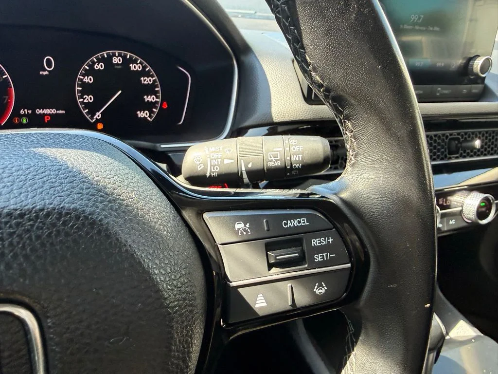 Certified Used 2022 White Honda EX-L image 16