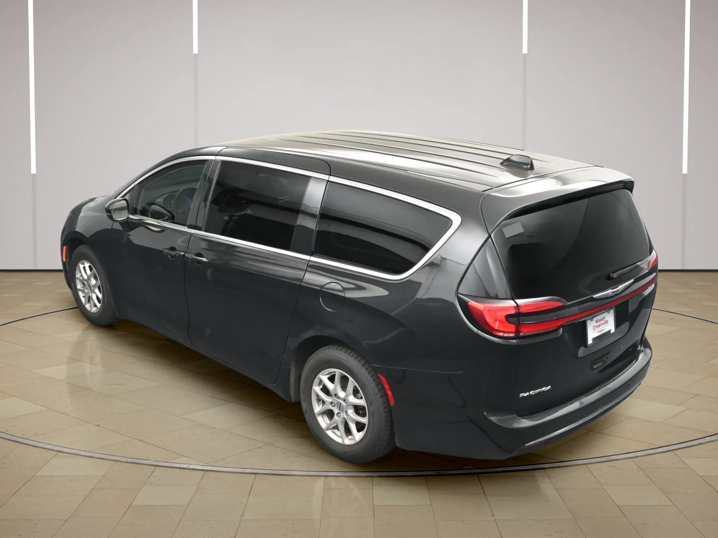 Used 2023 Brilliant Black Crystal Pearlcoat Chrysler Touring L image 38