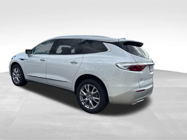 Used 2023 White Frost Tricoat Buick Essence image 3