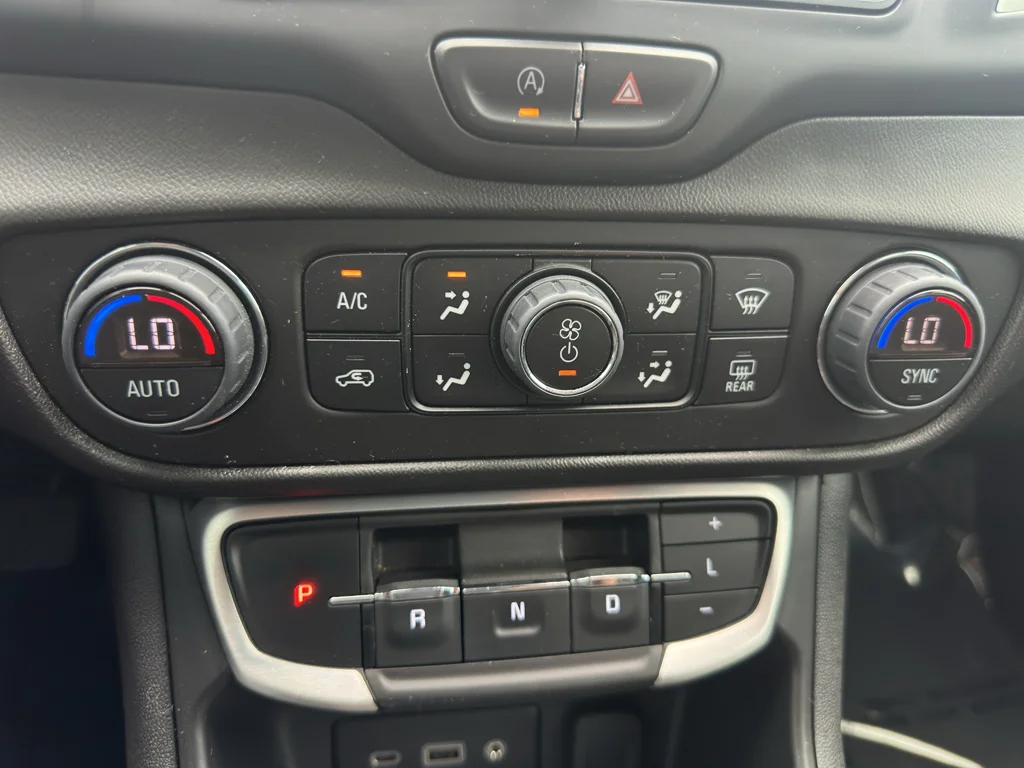 Used 2022 Summit White GMC SLE image 16
