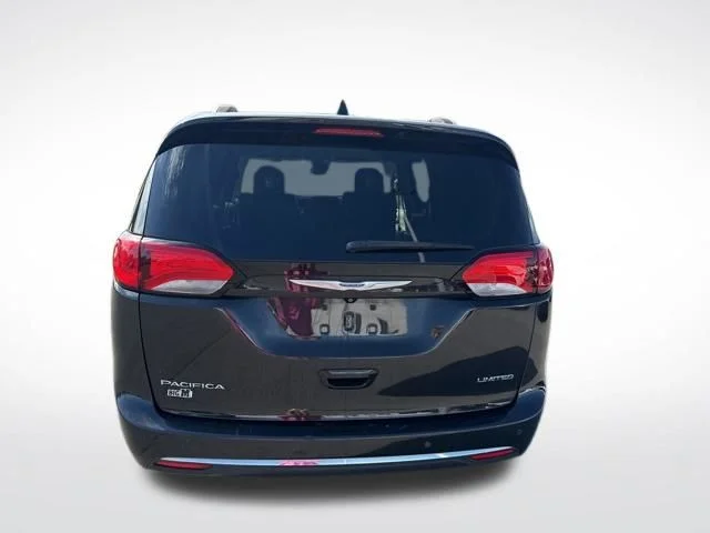 Used 2018 Black Chrysler Limited image 4
