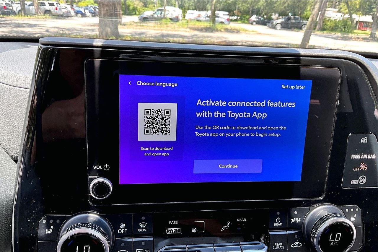Used 2023  Toyota XLE image 24