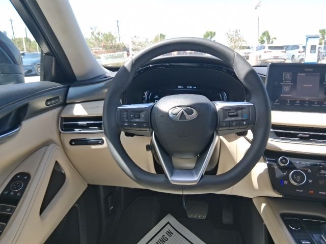Used 2024 Red INFINITI LUXE image 9
