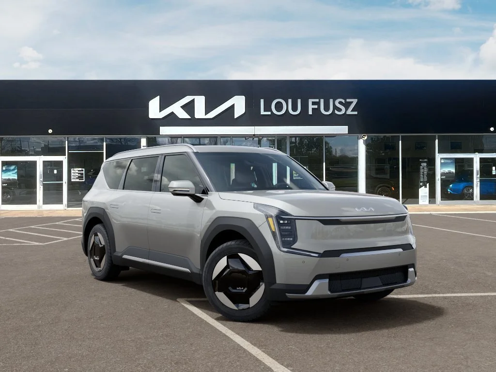 New 2026 Ivory Silver Kia Wind AWD image 8