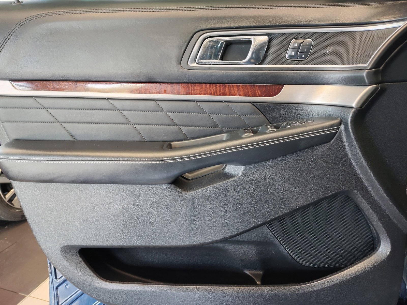 Used 2017 Blue Jeans Metallic Ford Platinum image 29