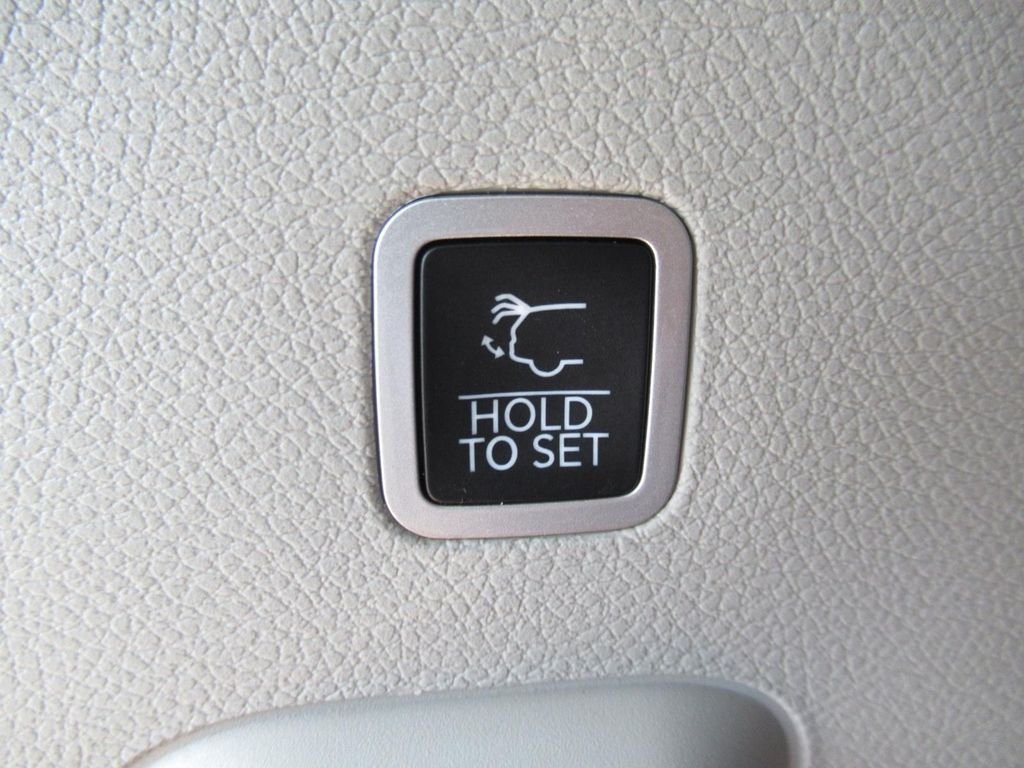 Used 2022 White Jeep Series II image 39