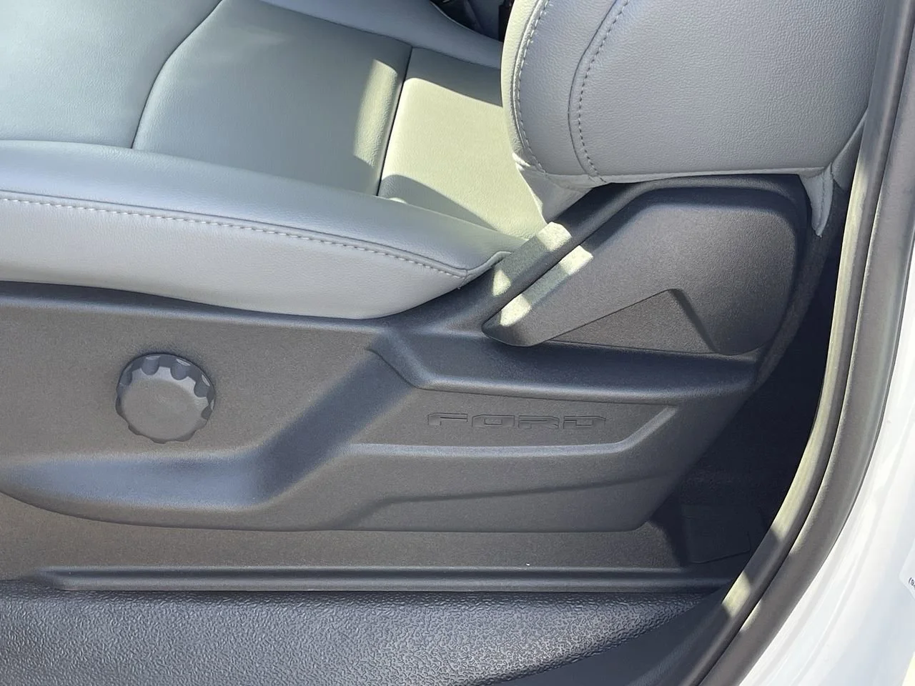 New 2025 Oxford White Ford XL image 21
