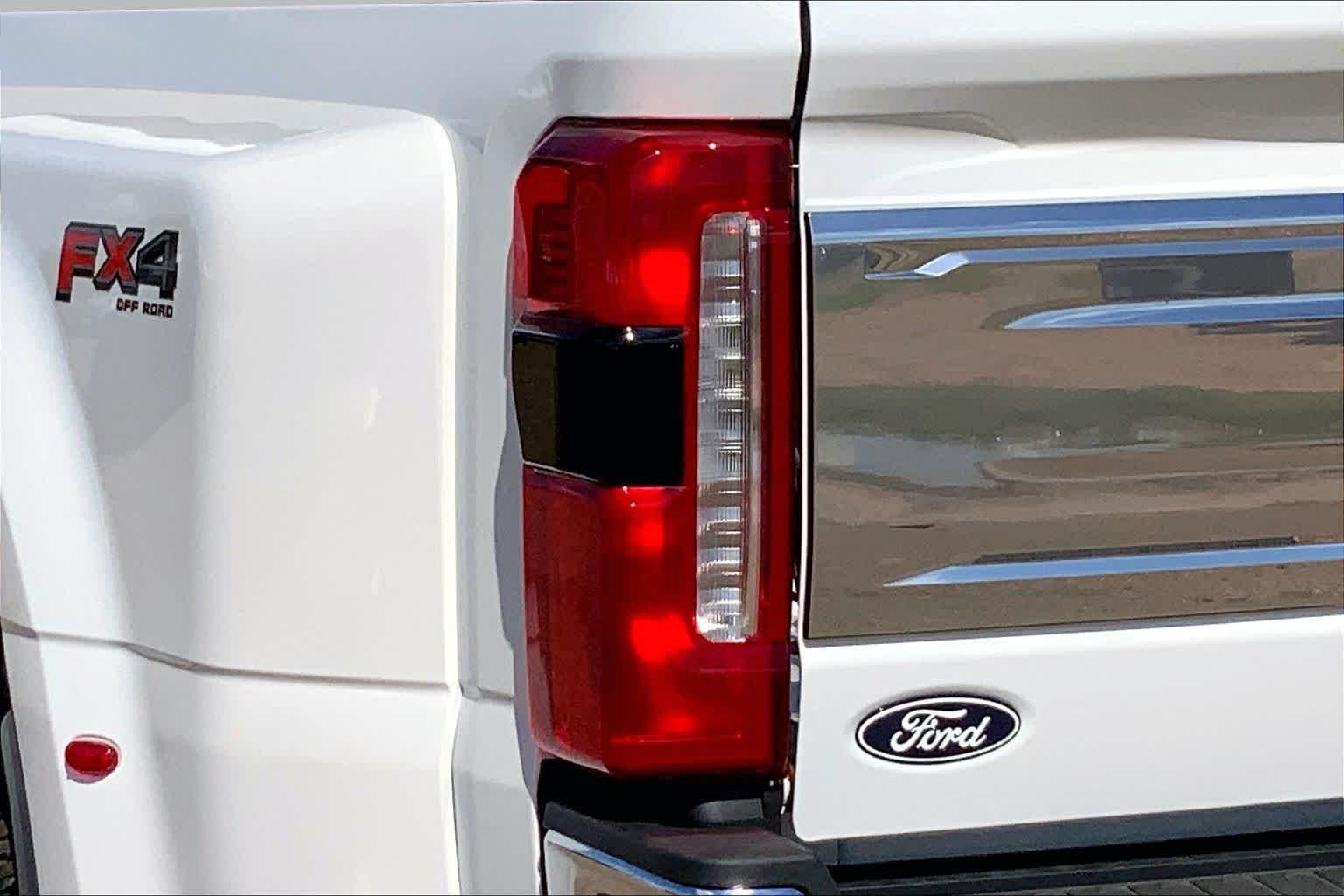New 2027 Star White Metallic Tri-Coat Ford F-350® King Ranch® image 14