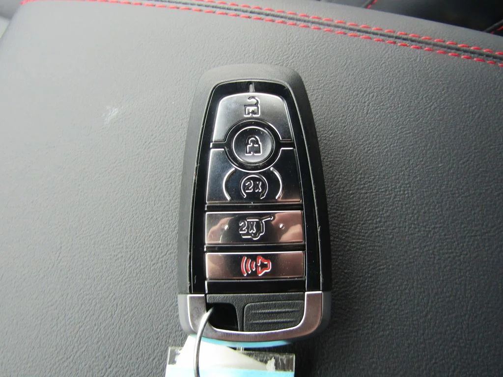 New 2027 Agate Black Metallic Ford ST-Line image 40