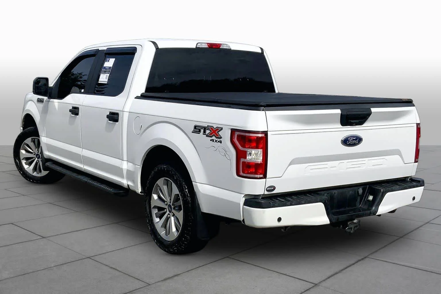 Used 2018 Oxford White Ford XL image 12