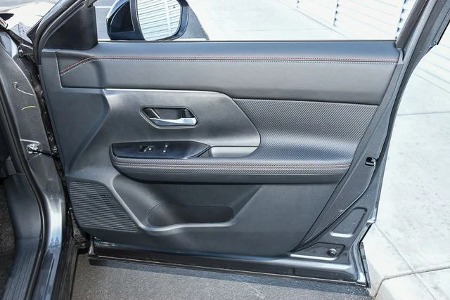 New 2026 Gun Metallic / Scarlet Ember Tintcoat Two-tone Nissan SR image 24