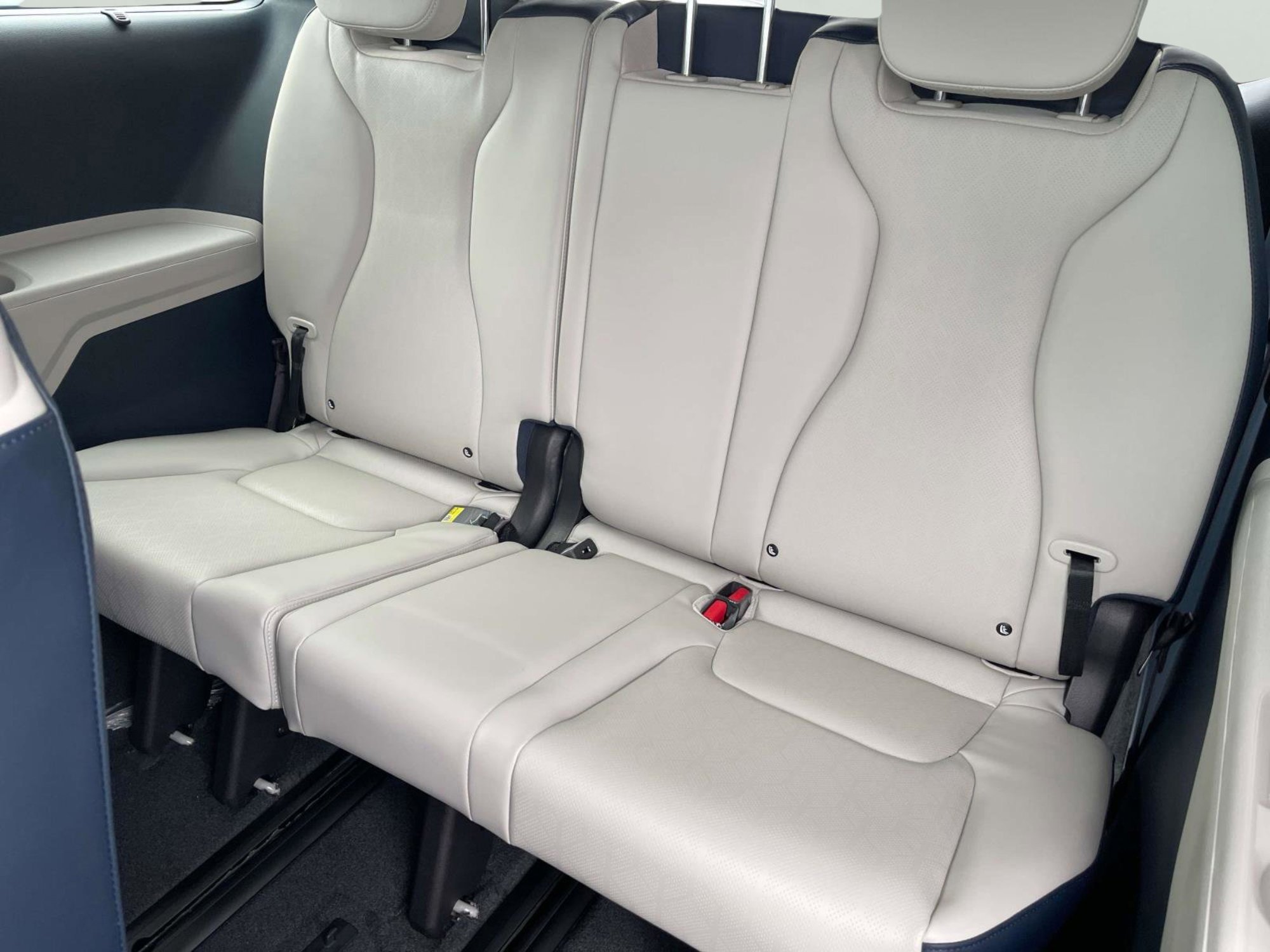 New 2026 Ceramic Silver Kia EX image 20