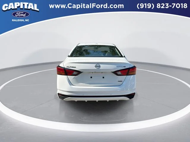 Used 2025 White Nissan 2.5 SV image 7