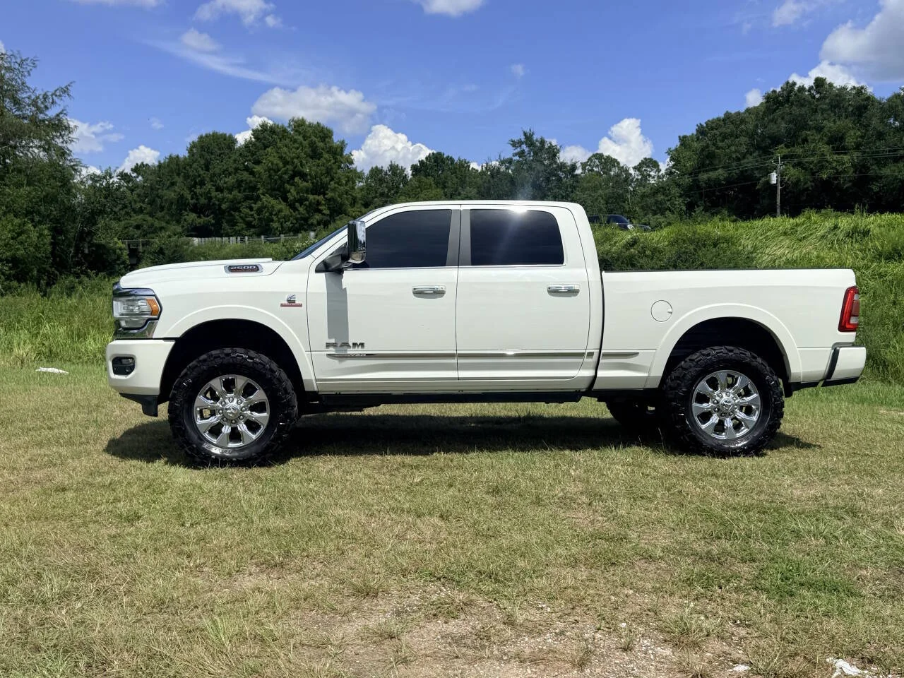 Used 2019 White RAM Limited 4x4 4dr Crew Cab 6.3 ft. SB Pickup image 2