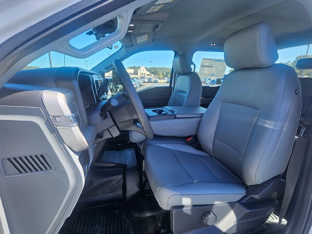 New 2027 Oxford White Ford F-350® XL image 4