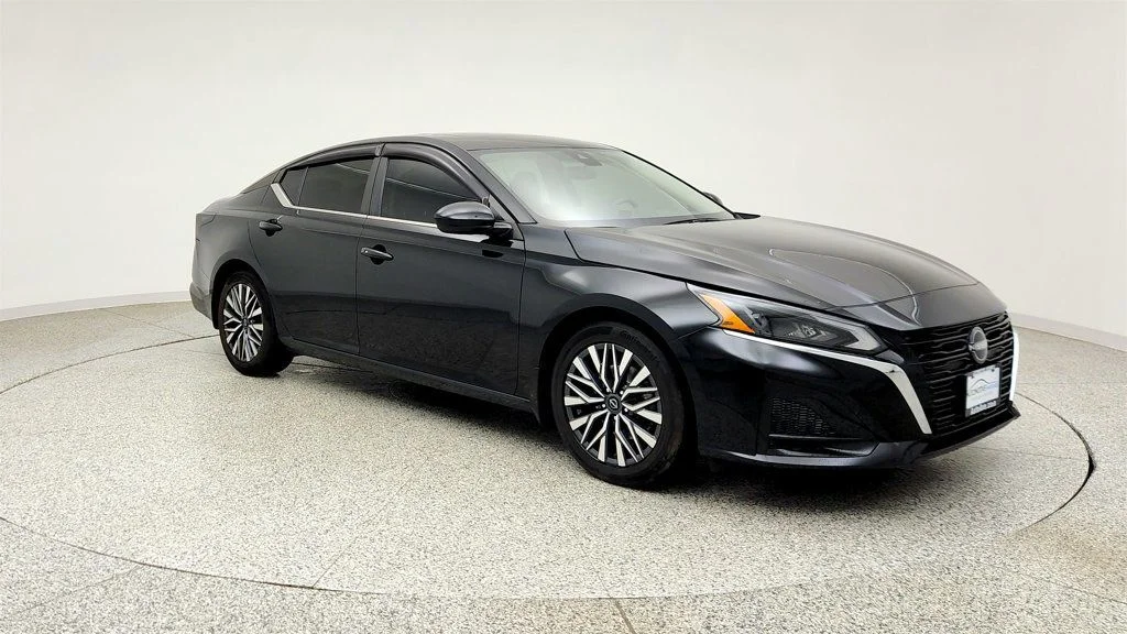 Used 2023 Super Black Nissan 2.5 SV Sedan w/ Moonroof, ProPILOT Assist & 12.3-Inch Touchscree image 3