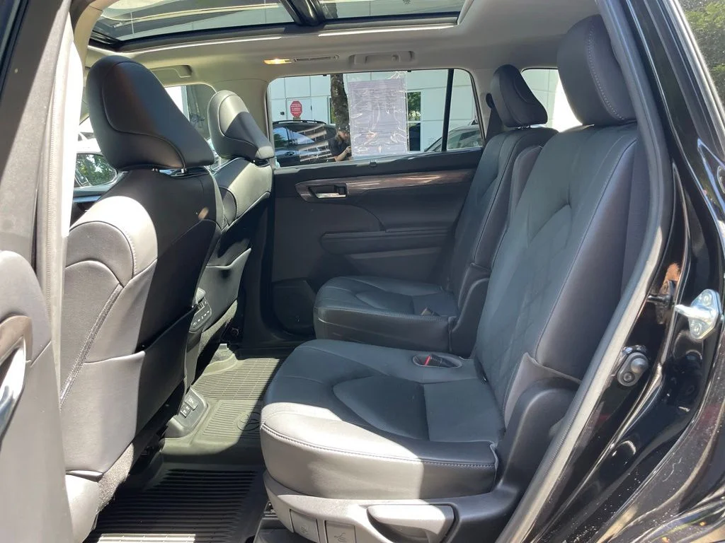 Used 2020 Amber Toyota Platinum image 18