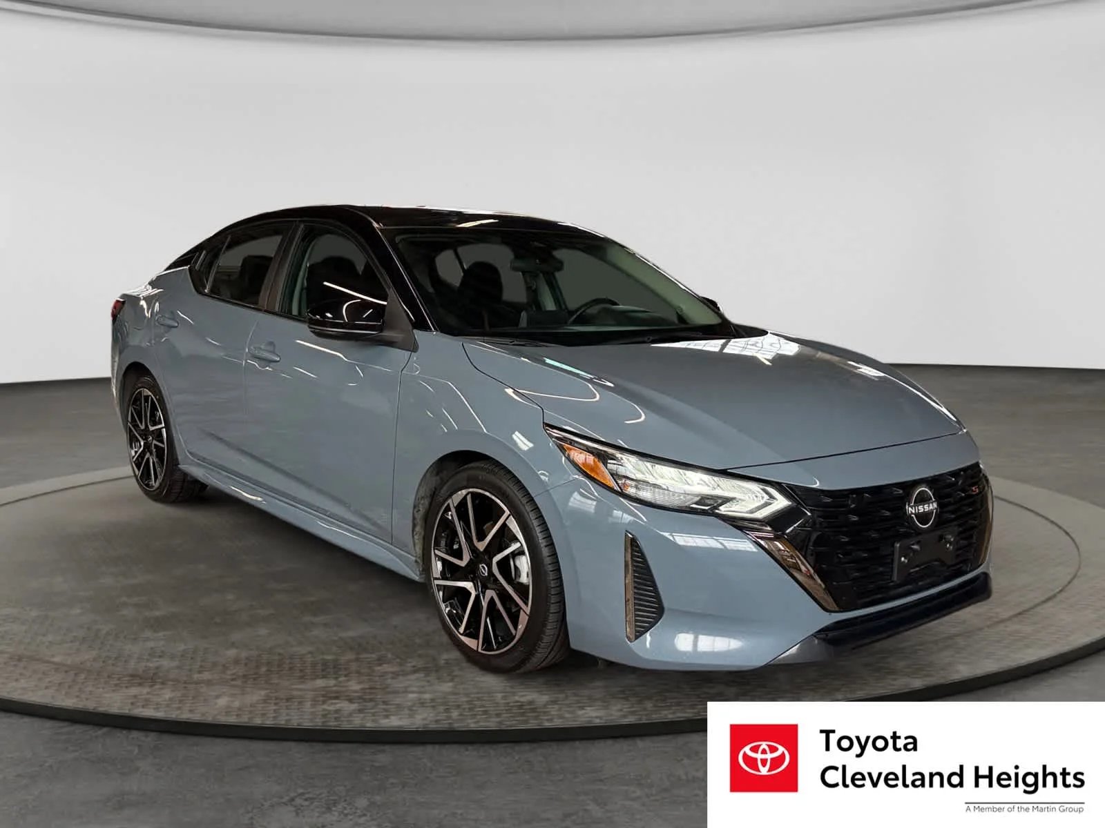Used 2025 Atlantic Gray Metallic/Super Black Nissan SR image 3